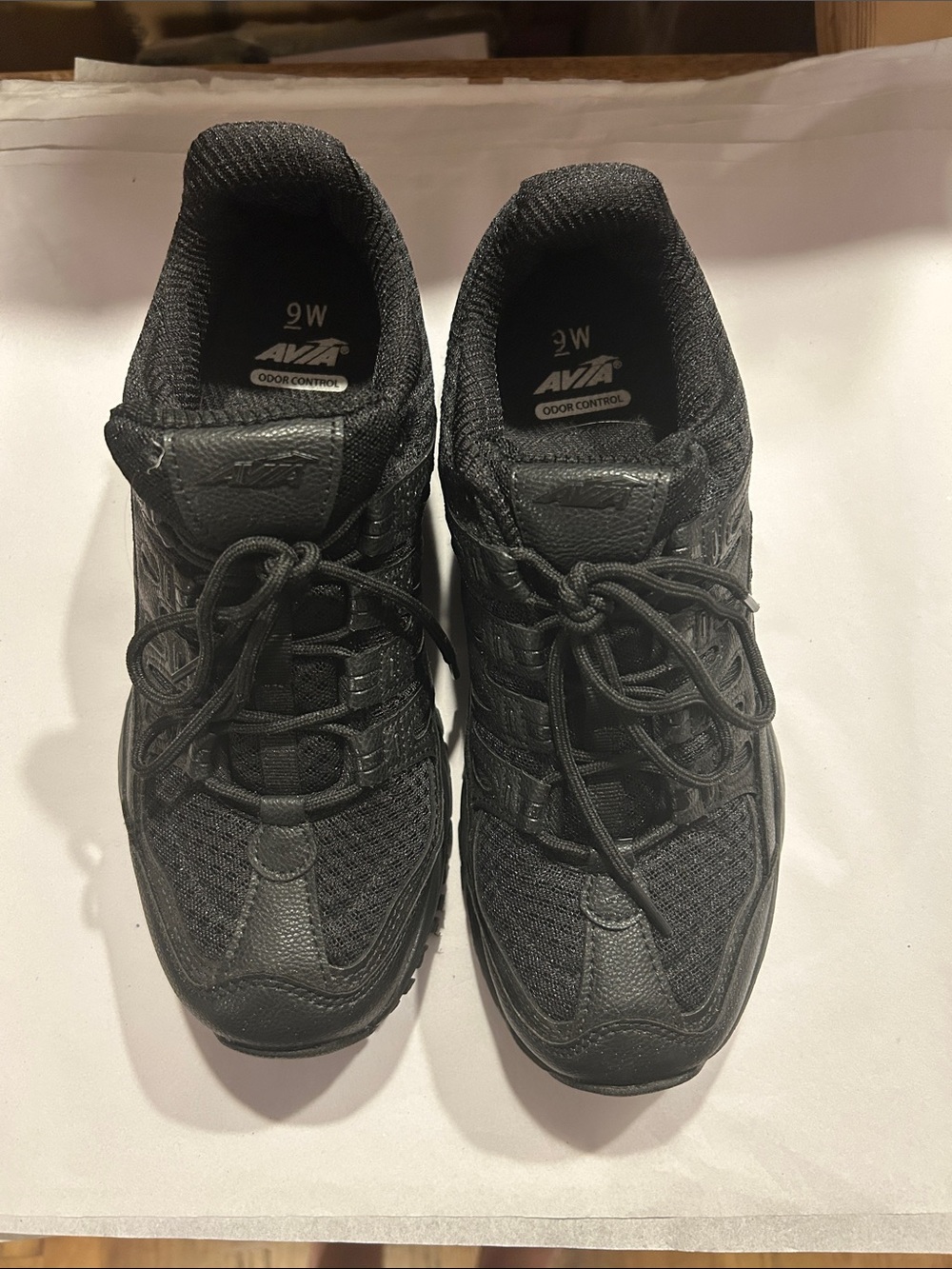 Avia women’s Black Mesh Lace-Up Athletic Shoes